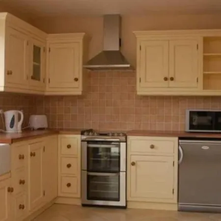 Stunning 3-bed House In Dingle Emlagh East