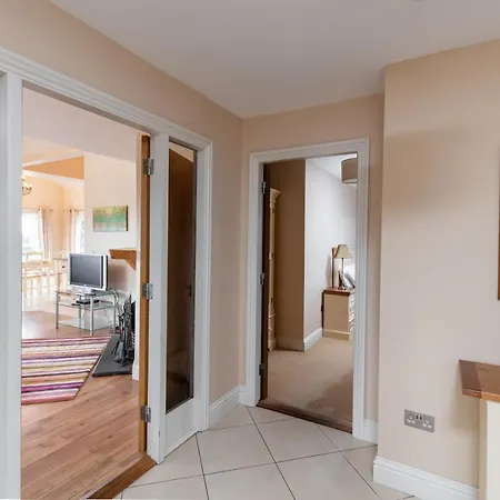 Stunning 3-bed House In Dingle