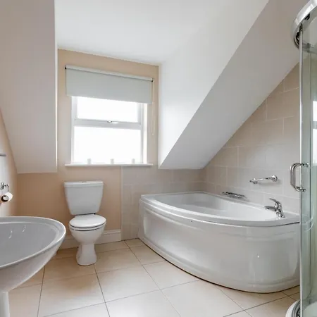Stunning 3-bed House In Dingle Holiday home Emlagh East